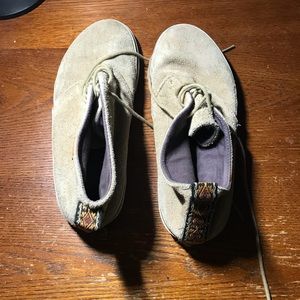 Chukka low vans
